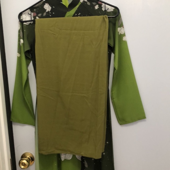 Vietnamese ao dài - Picture 3 of 3